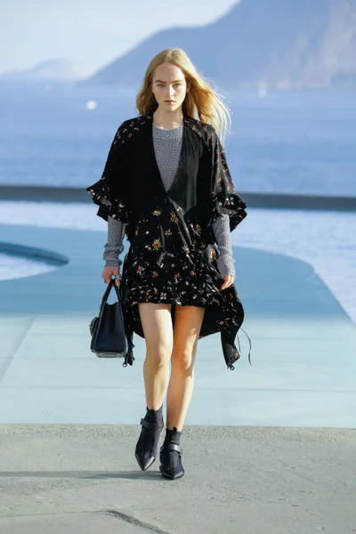 Look 15